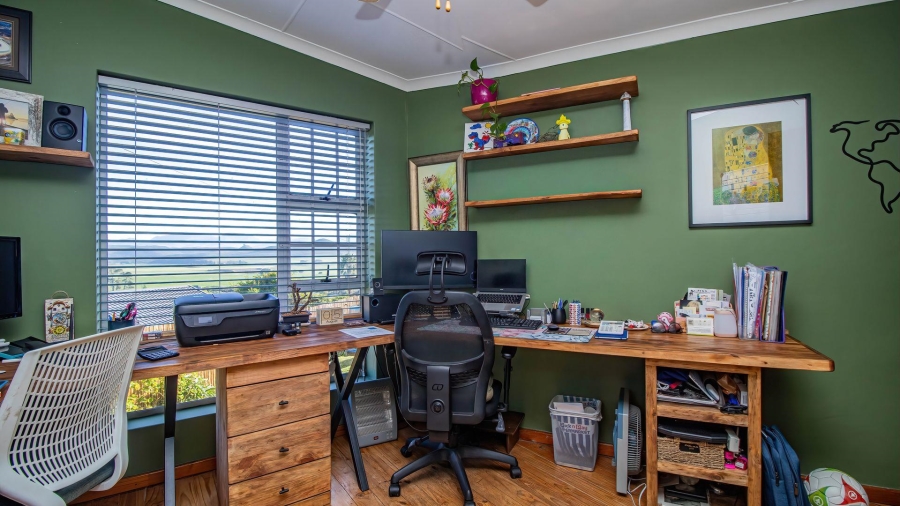 5 Bedroom Property for Sale in Fraaiuitsig Western Cape